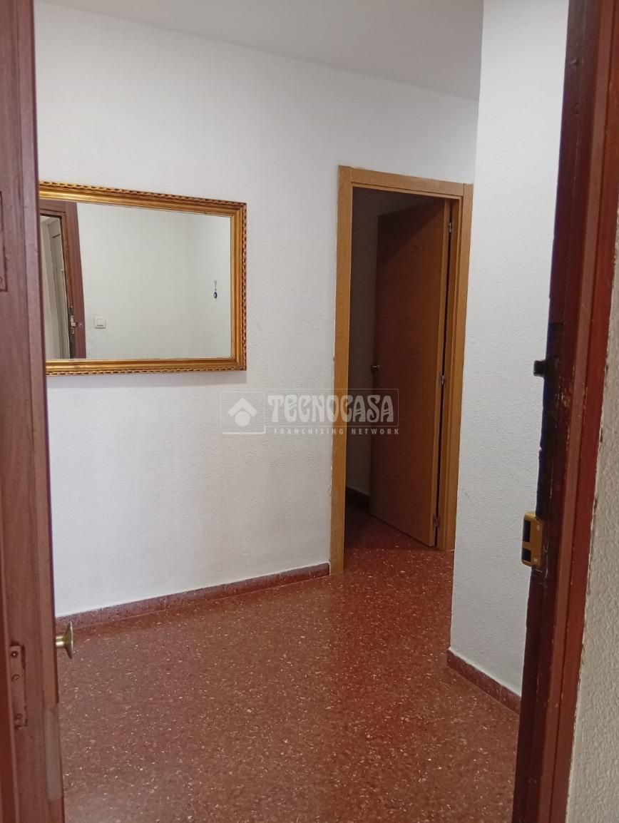 Piso de alquiler en  Granada Capital con Terraza y Balcón