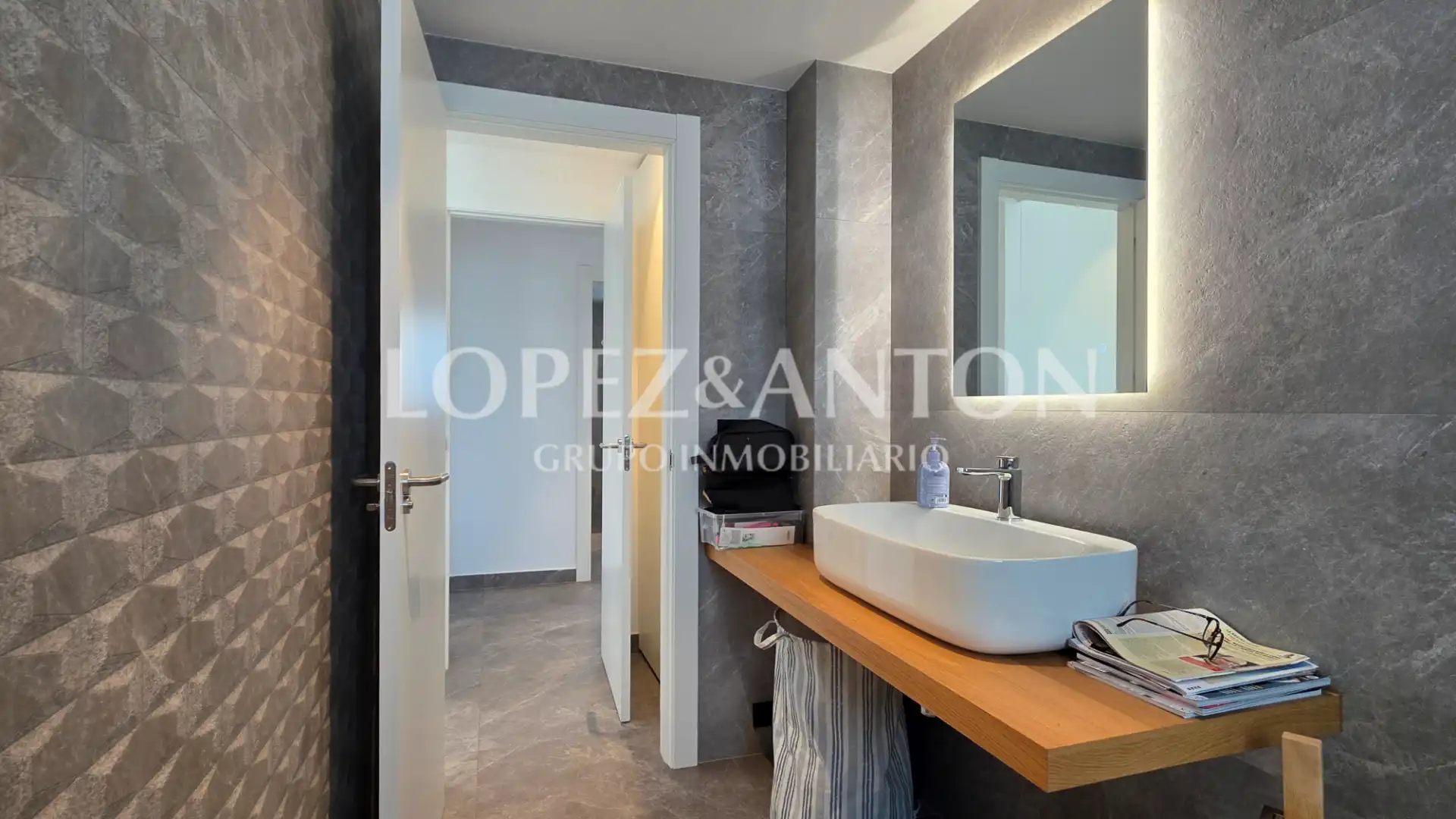Bathroom of Houses for sale in L'Eliana  with Air Conditioner, Heating and Private garden