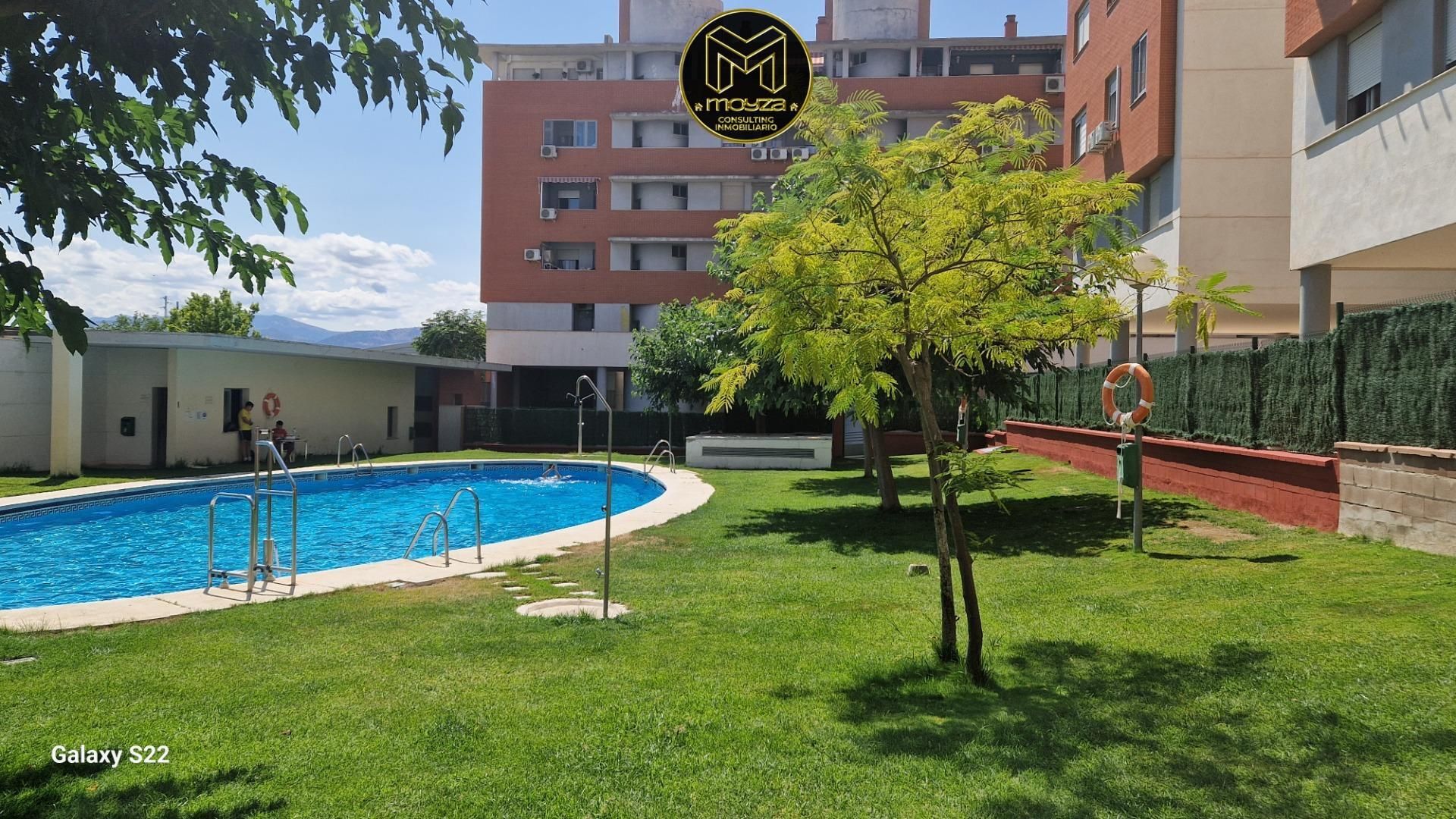 Piscina de Pis en venda en  Jaén Capital amb Aire condicionat, Calefacció i Jardí privat