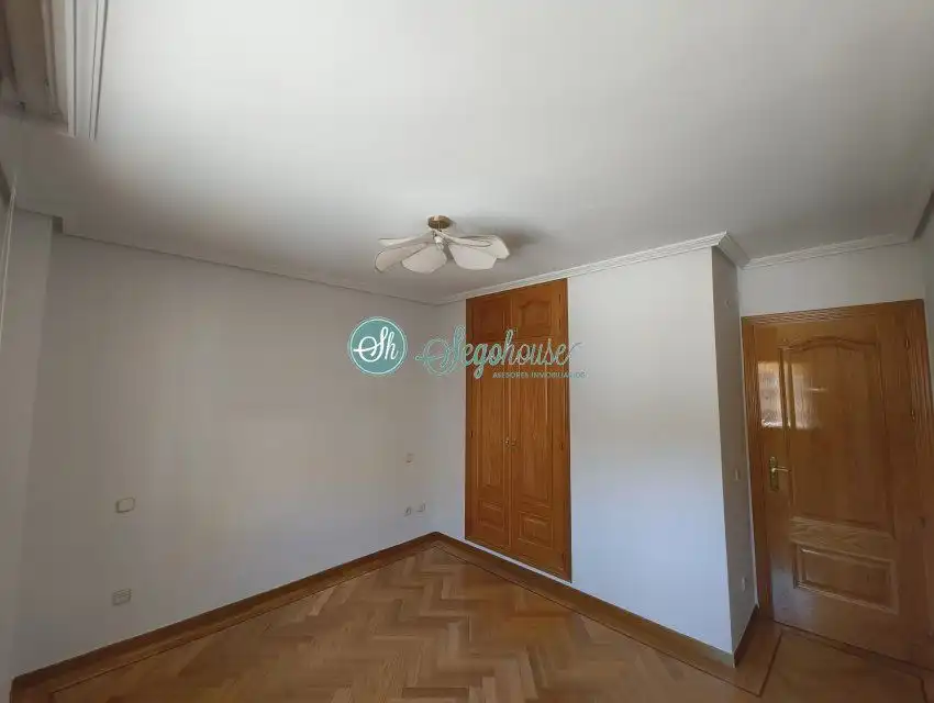 Habitación de Piso de alquiler en Segovia con Calefacción y Parquet