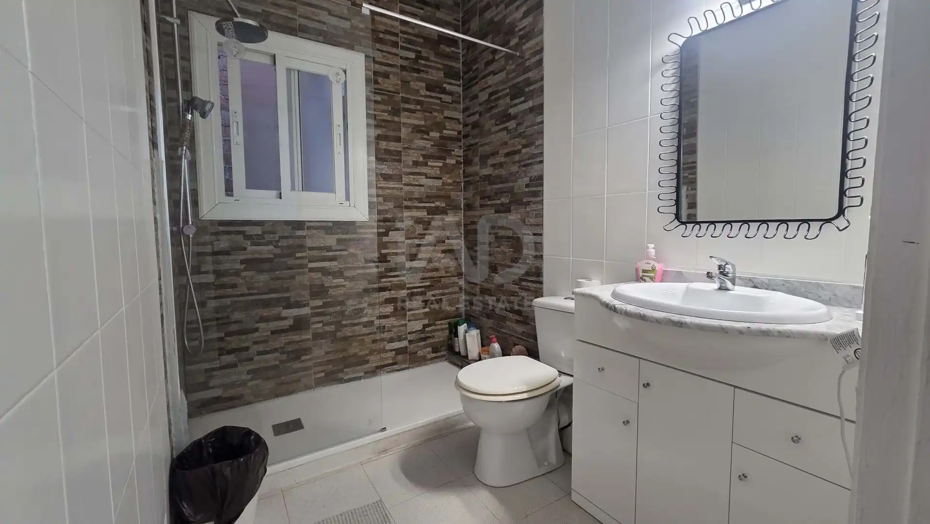 Baño de Piso en venta en Sant Pere de Ribes con Aire acondicionado