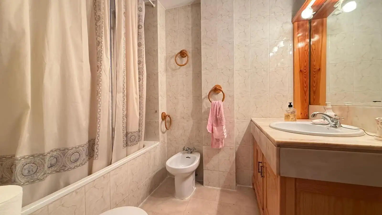 Baño de Piso en venta en Santa Coloma de Gramenet con Aire acondicionado, Calefacción y Terraza
