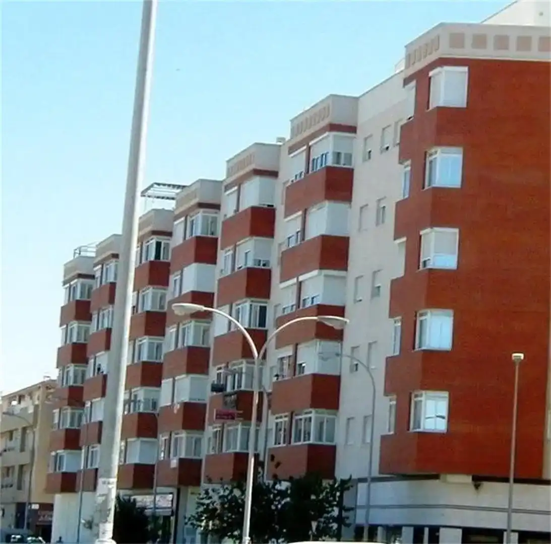 Vista exterior de Estudi en venda en Roquetas de Mar amb Aire condicionat
