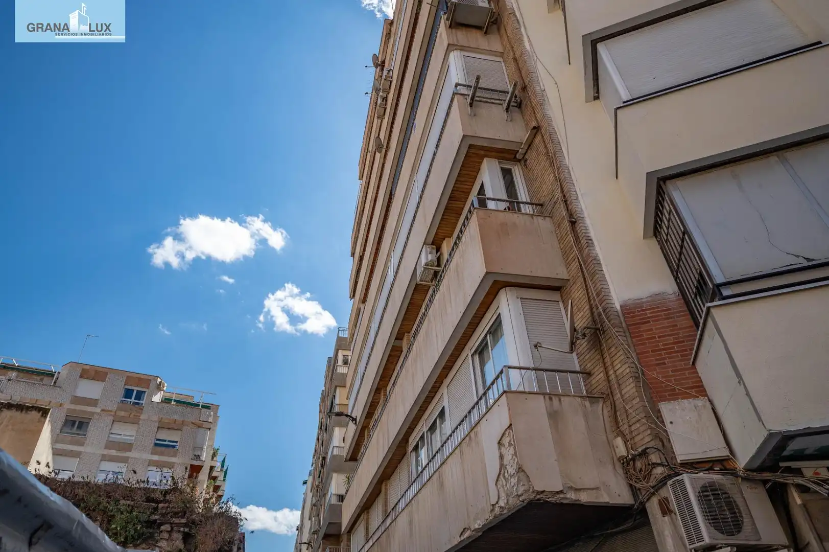 Vista exterior de Piso en venta en Granada con Terraza y Balcón