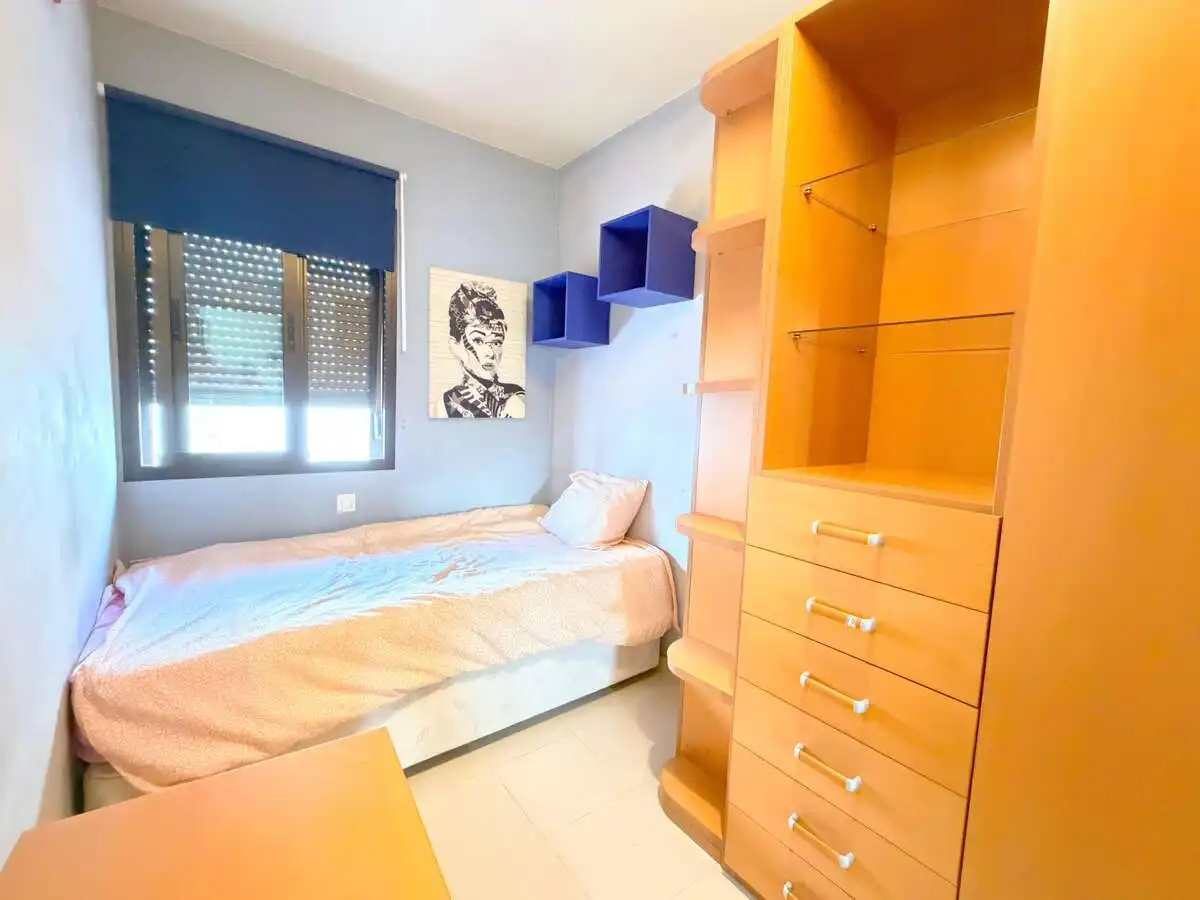 Habitación de Casa adosada en venta en Argana Alta - Maneje