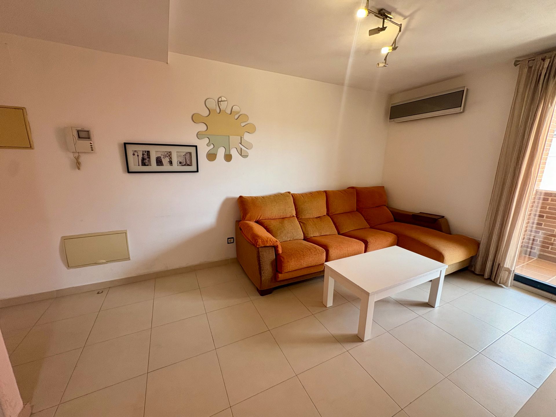 Living room of Flat for sale in Alcalá de Henares  with Furnished