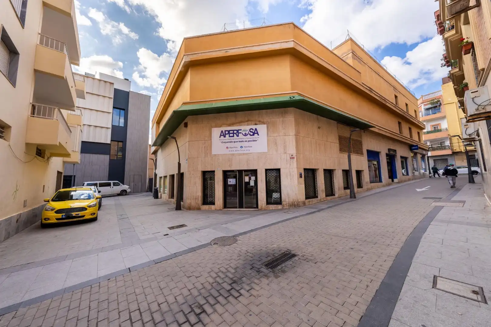 Außenansicht von Gebäude zum Verkauf in Roquetas de Mar