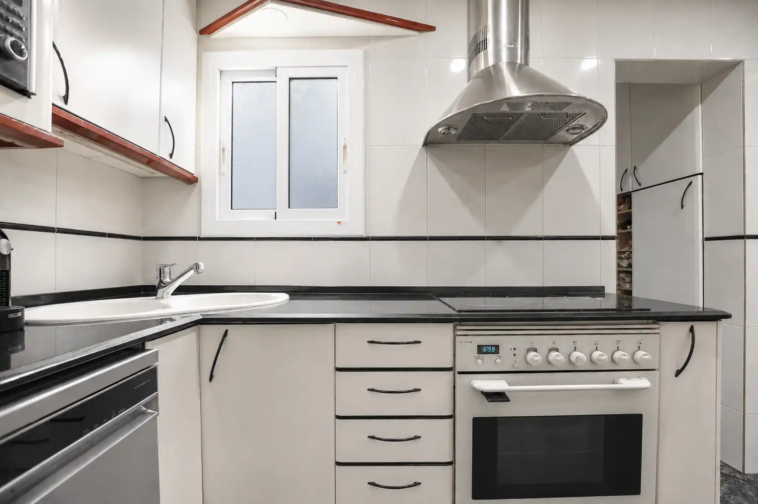 Kitchen of Flat for sale in Santa Coloma de Gramenet  with Air Conditioner and Terrace