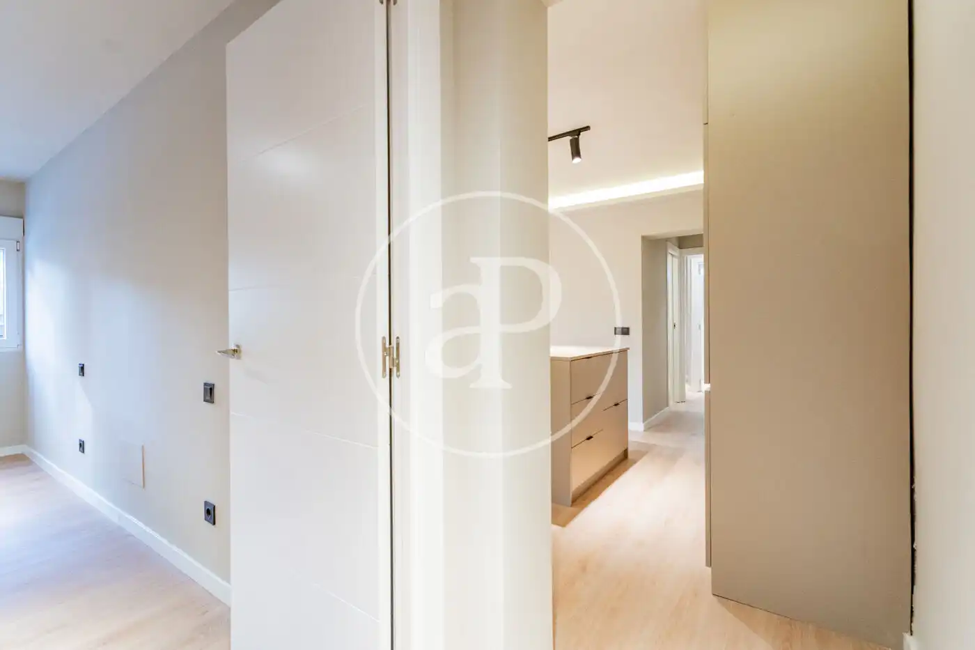 Flat for sale in Madrid  with Air Conditioner, Heating and Storage room