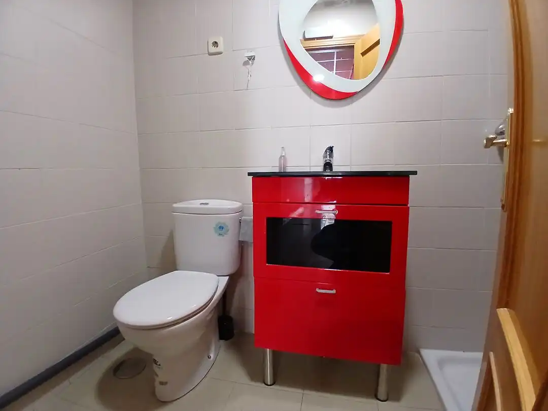 Bany de Local de lloguer en Borox amb Aire condicionat