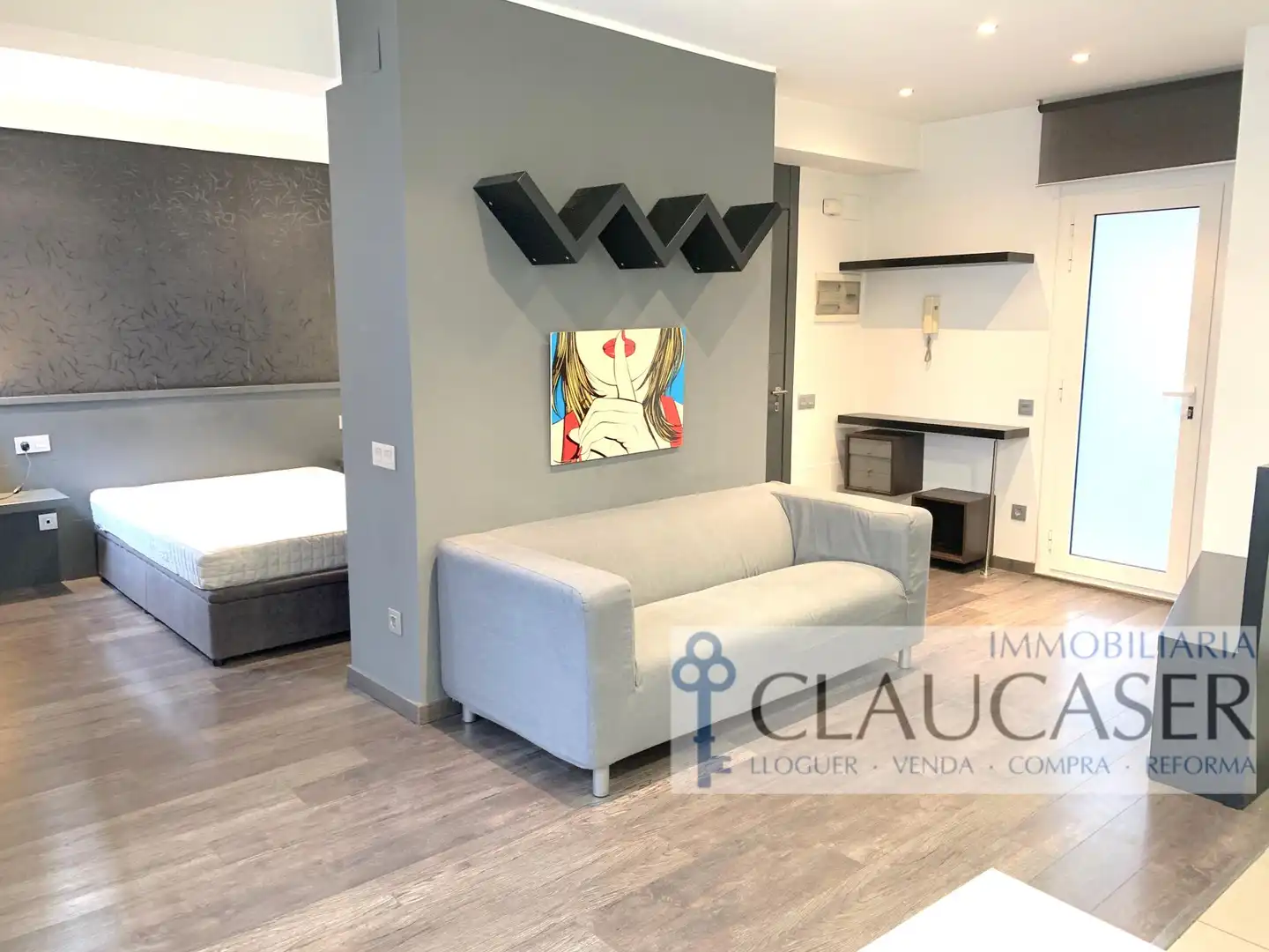 Living room of Flat for rent in Santa Coloma de Gramenet  with Heating, Furnished and Oven