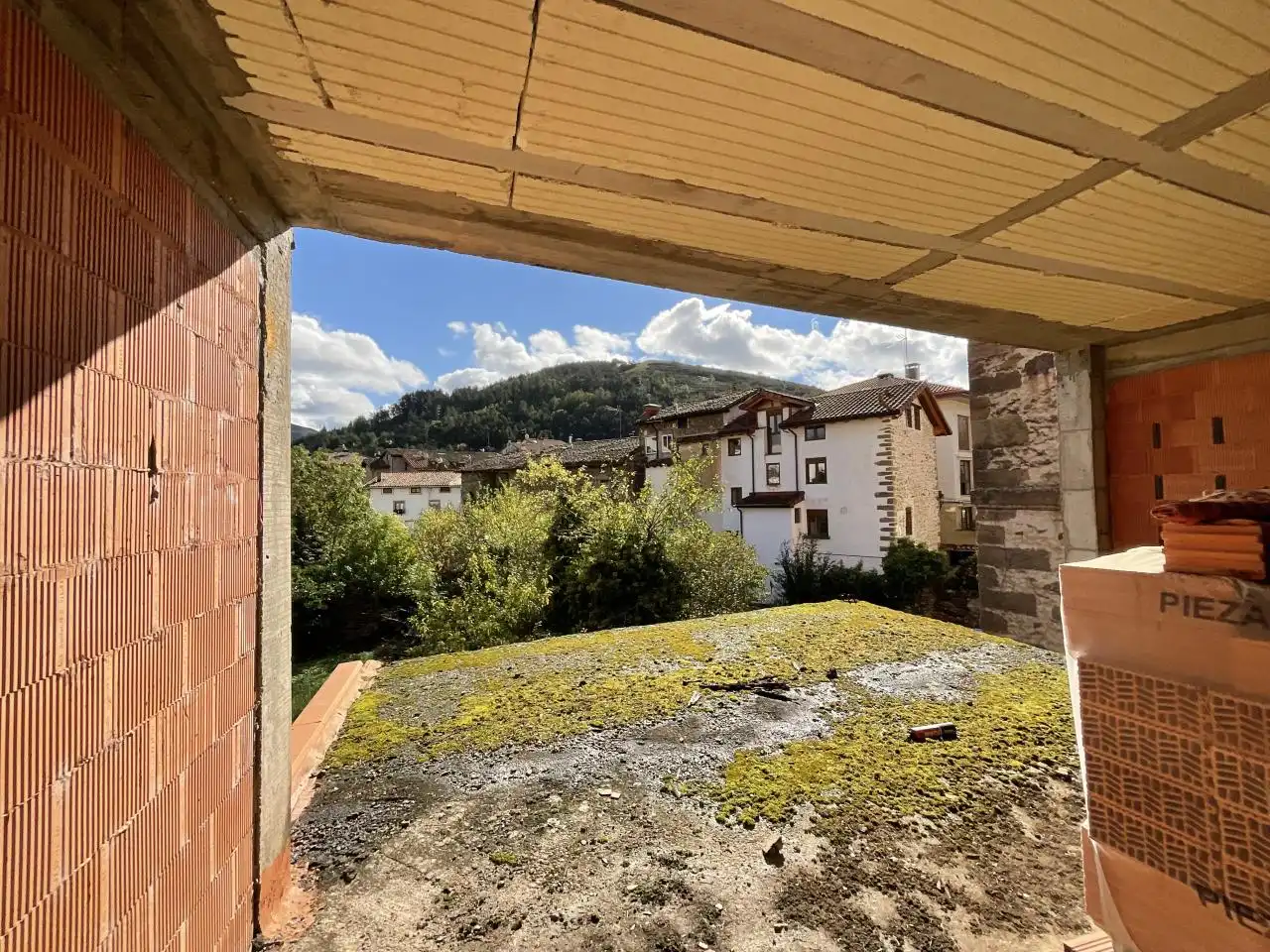 Vista exterior de Edificio en venta en Ezcaray