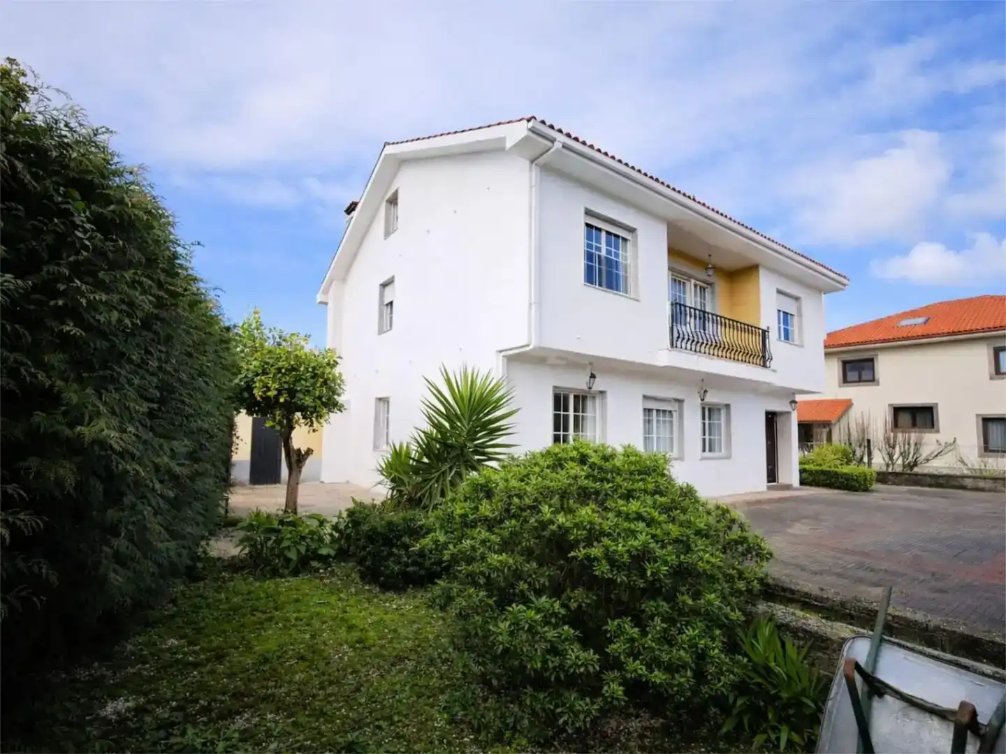 Exterior view of Flat for sale in Boqueixón  with Private garden, Storage room and Furnished