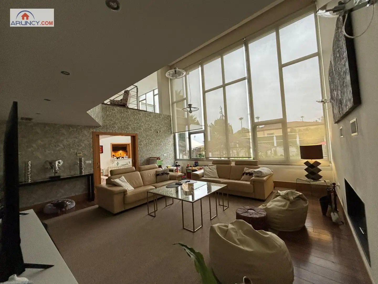 Sala d'estar de Casa o xalet en venda en Alcalá de Guadaira amb Aire condicionat, Jardí privat i Traster