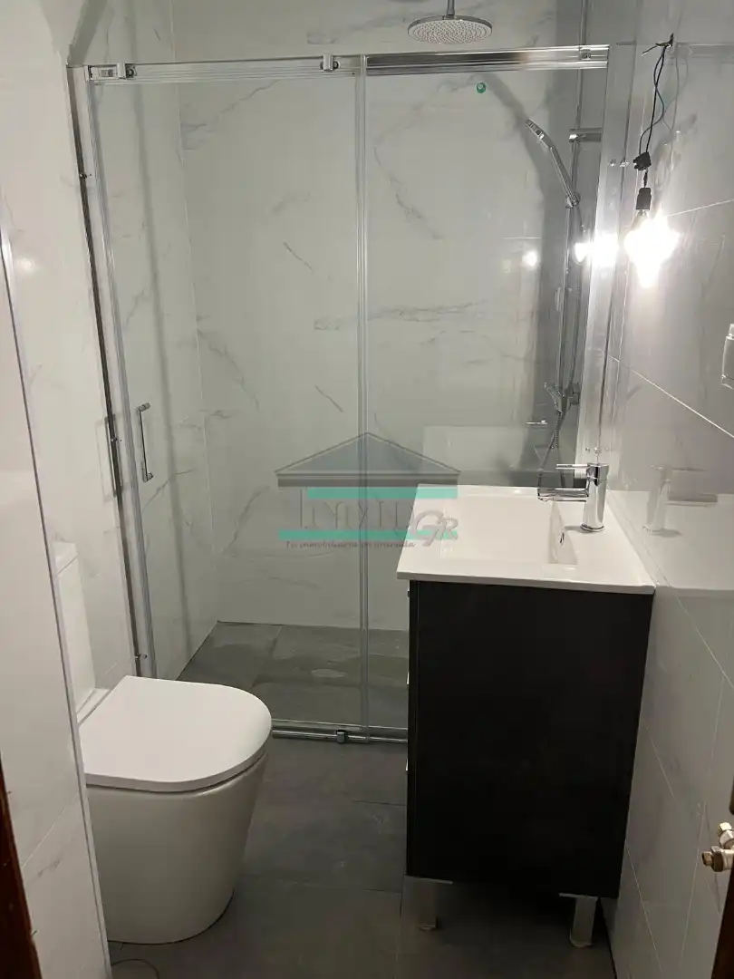 Bathroom of Flat for share in Granada  with Heating, Furnished and Balcony