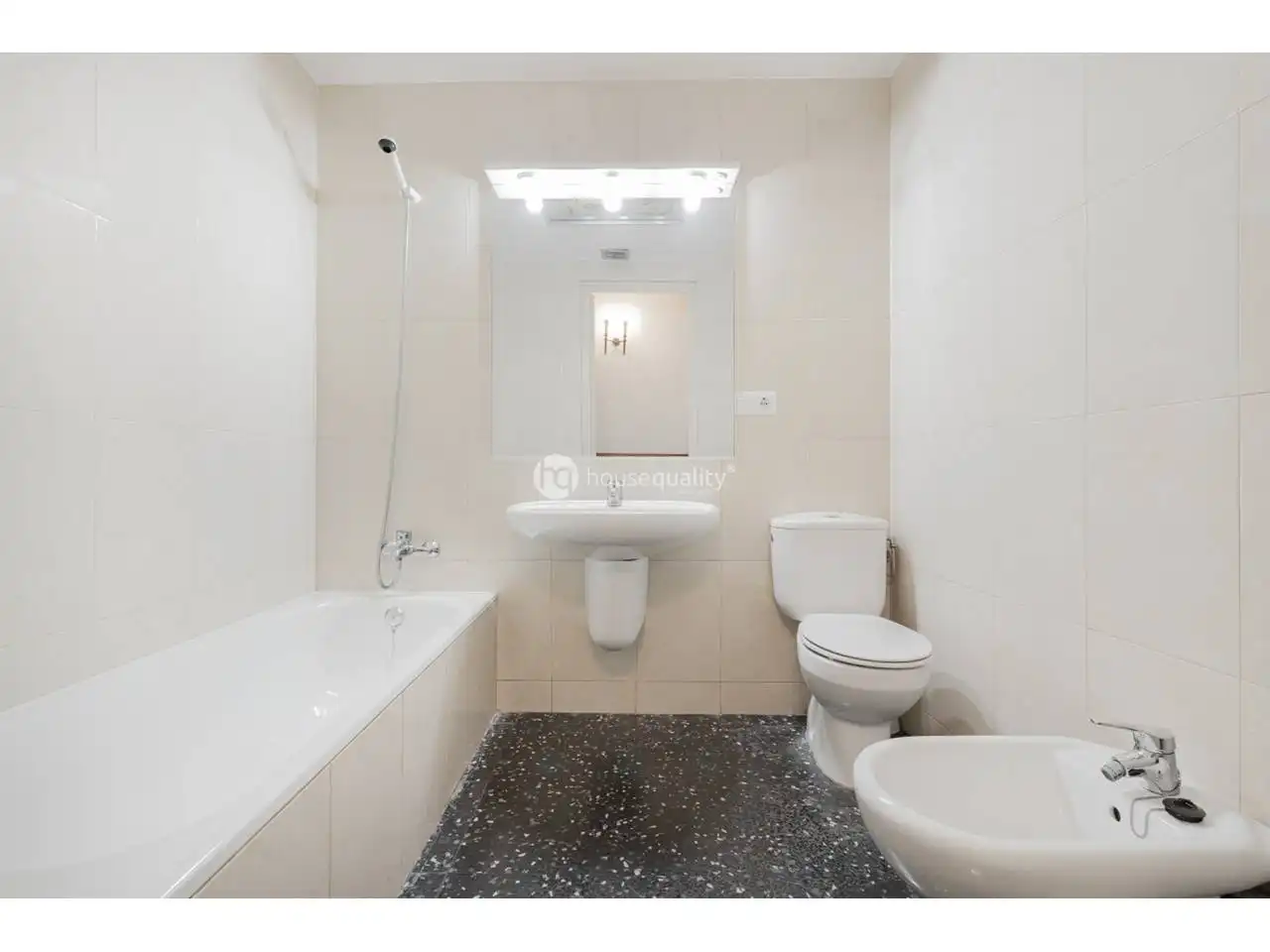 Baño de Piso en venta en Barcelona con Jardín privado, Terraza y Balcón