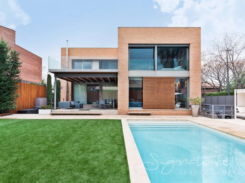 Exterior view of House or chalet for sale in Sant Cugat del Vallès  with Air Conditioner, Heating and Private garden