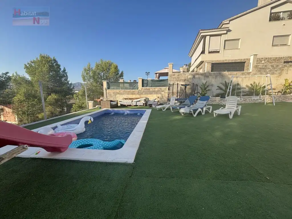 Piscina de Casa o xalet en venda en La Bisbal del Penedès amb Forn i Rentadora