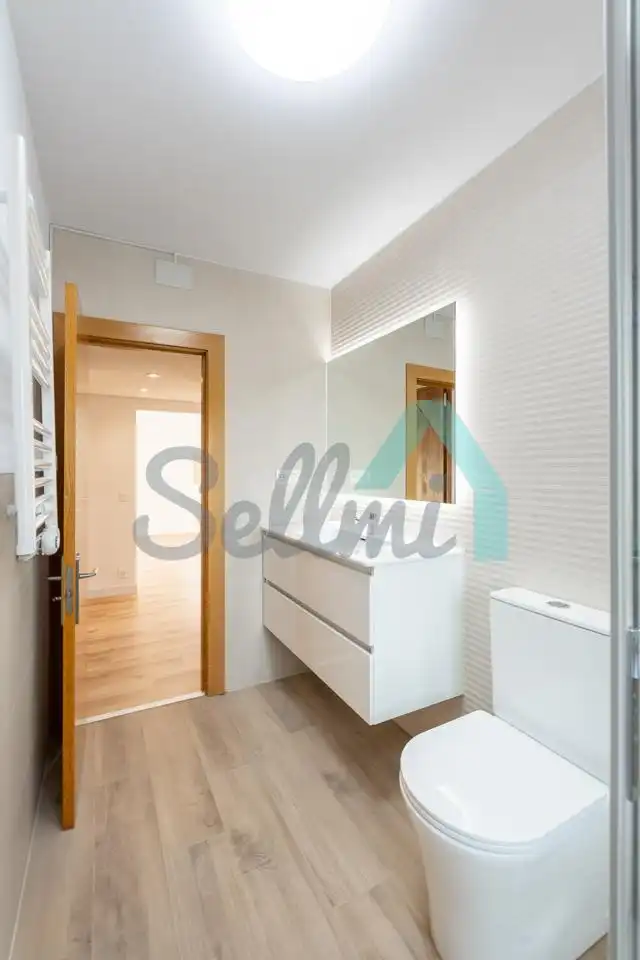 Bathroom of Flat for rent in Oviedo   with Heating and Storage room