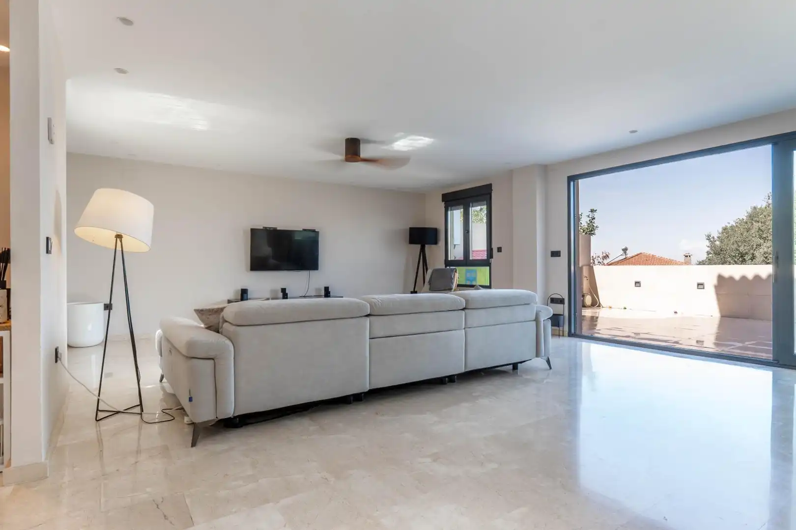 Sala d'estar de Casa adosada en venda en Cájar amb Calefacció i Terrassa