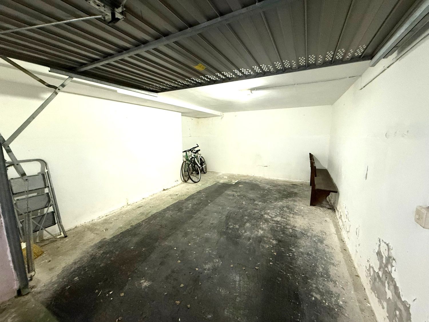 Garage for sale in Noja