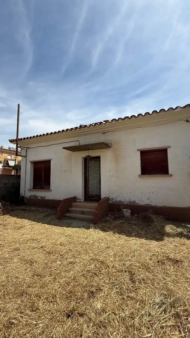 Vista exterior de Casa o xalet en venda en Flix amb Jardí privat