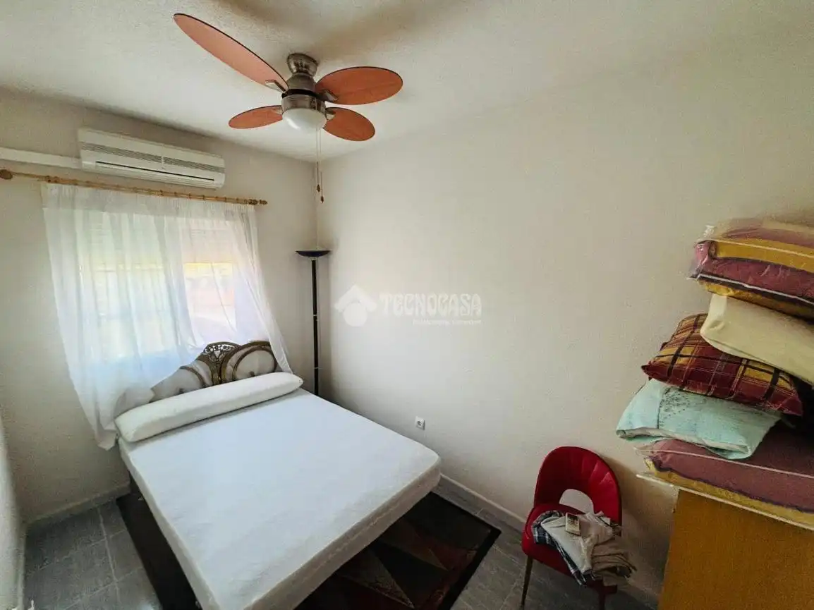Habitación de Casa adosada en venta en Escalona con Aire acondicionado, Calefacción y Amueblado