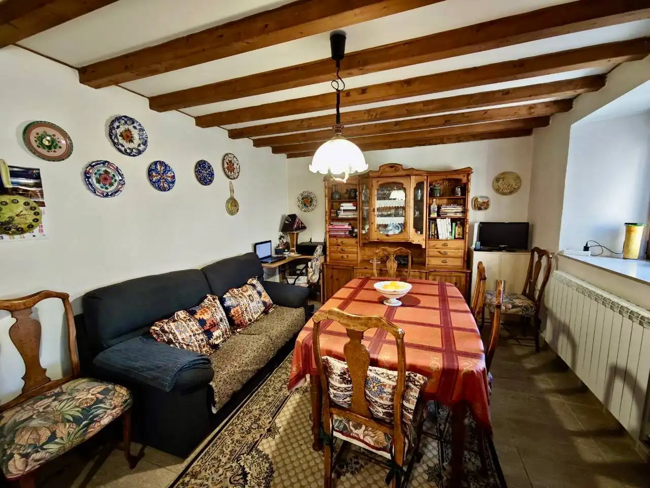 Menjador de Casa adosada en venda en Rebolledo de la Torre amb Calefacció, Parquet i Moblat