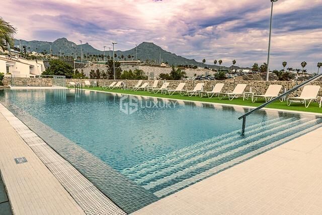 Piscina de Àtic en venda en Adeje amb Aire condicionat, Terrassa i Piscina comunitària