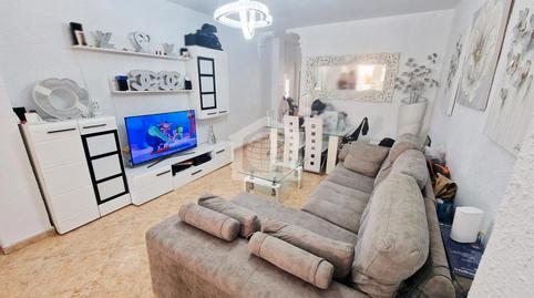 Foto 2 de Pis en venda a Calle Moscatel, Cortijo Bazán - Los Casinis - Los Cipreses, Málaga