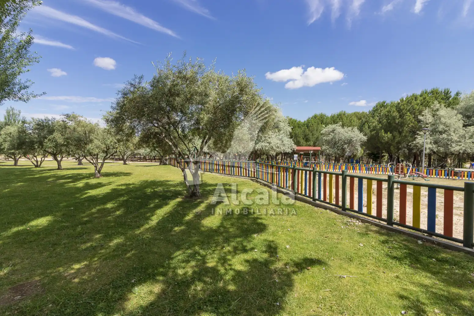 Jardí de Casa adosada en venda en Mejorada del Campo amb Aire condicionat, Calefacció i Traster