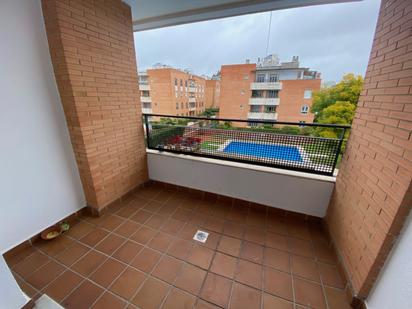 Piscina de Pis de lloguer en  Sevilla Capital amb Aire condicionat, Terrassa i Traster