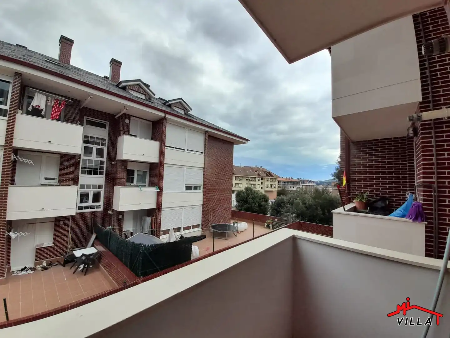 Vista exterior de Piso de alquiler en Bárcena de Cicero con Calefacción, Amueblado y Balcón