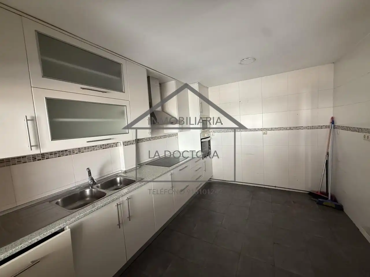 Cocina de Casa adosada en venta en Navalcarnero con Calefacción, Jardín privado y Terraza