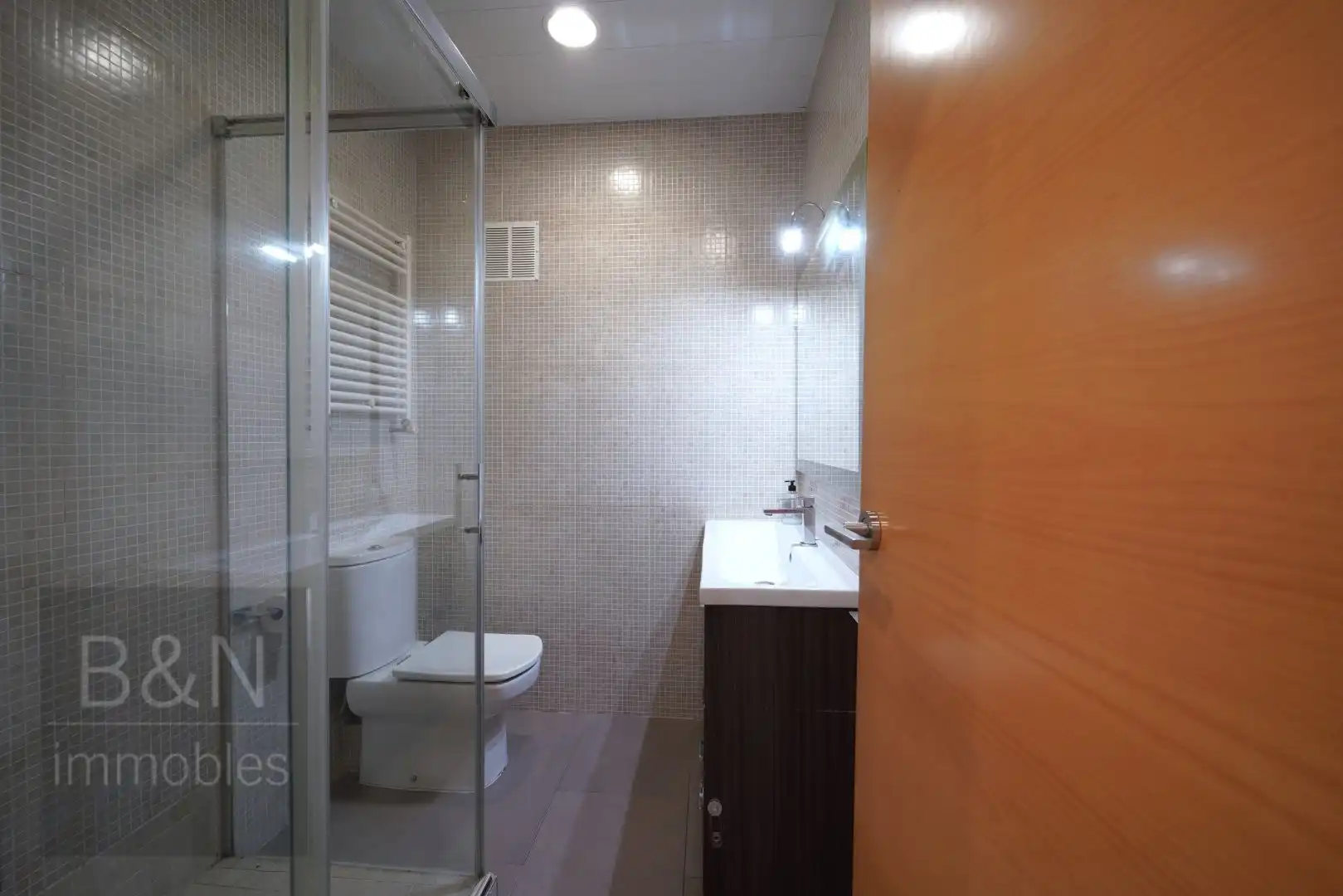 Baño de Piso en venta en Terrassa con Calefacción, Terraza y Balcón