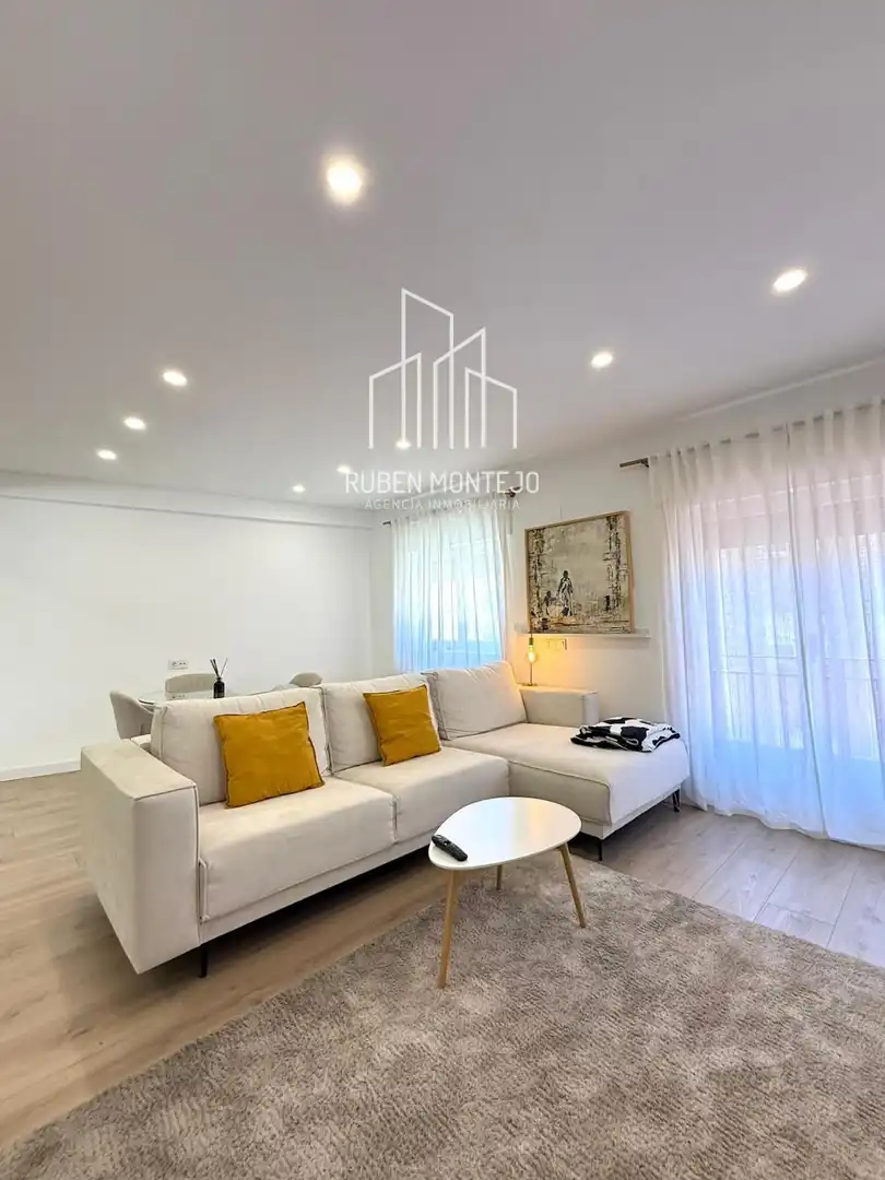 Living room of Flat for rent in Salamanca  with Heating, Terrace and Furnished