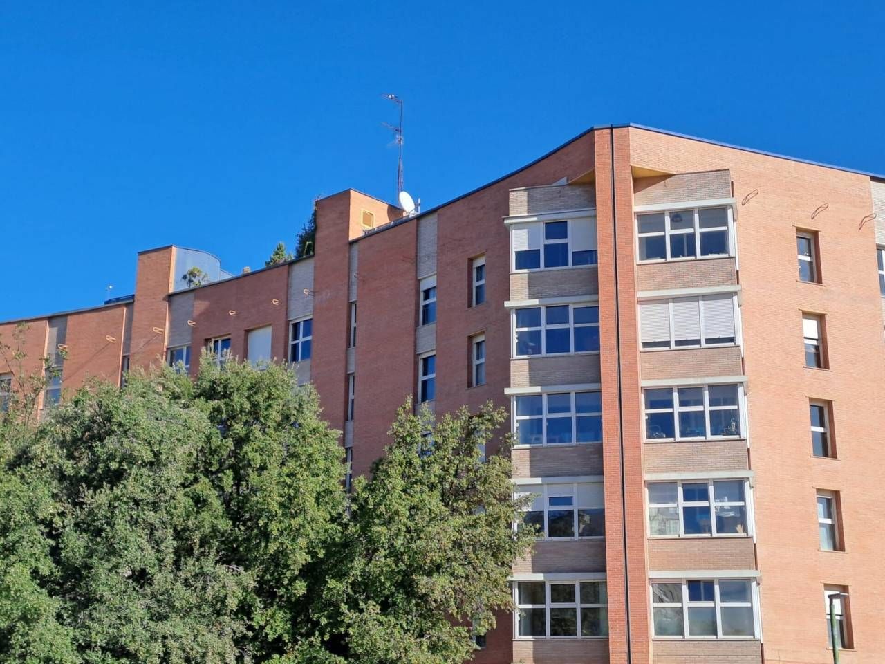 Vista exterior de Piso en venta en Burgos Capital con Calefacción, Terraza y Trastero