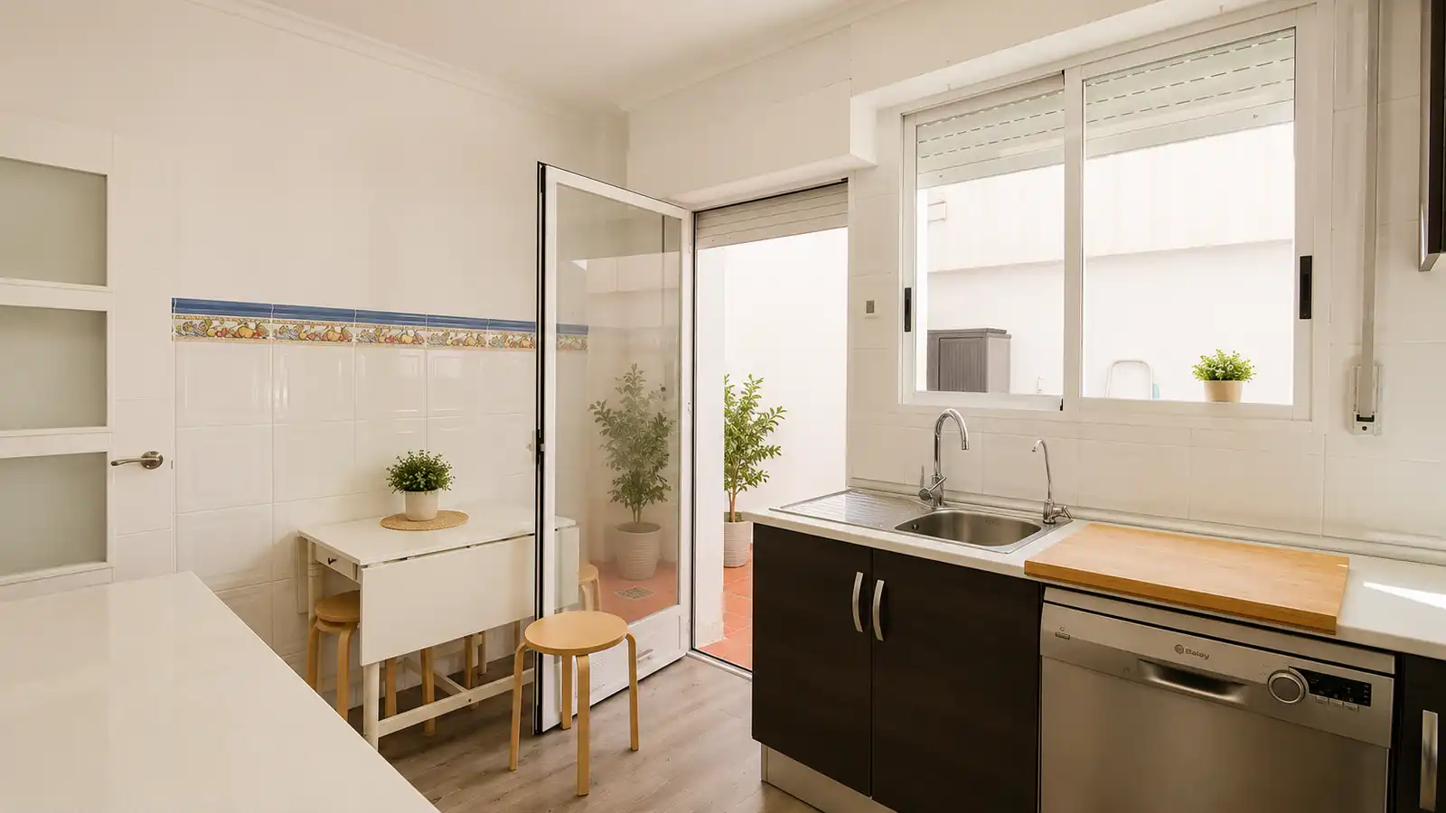 Cuina de Casa o xalet en venda en Elche / Elx amb Aire condicionat, Calefacció i Jardí privat