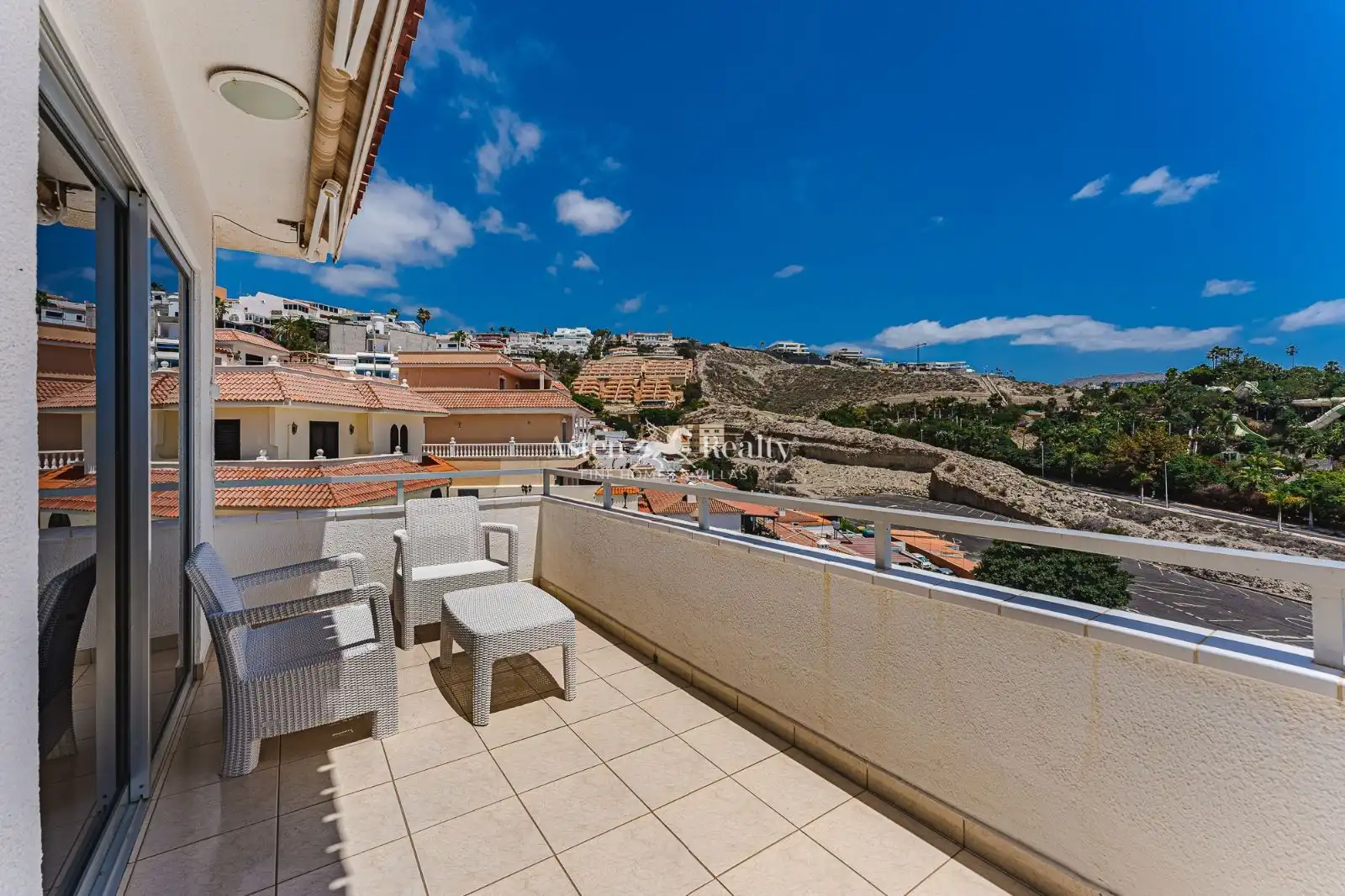Außenansicht von Gebäude zum Verkauf in Adeje