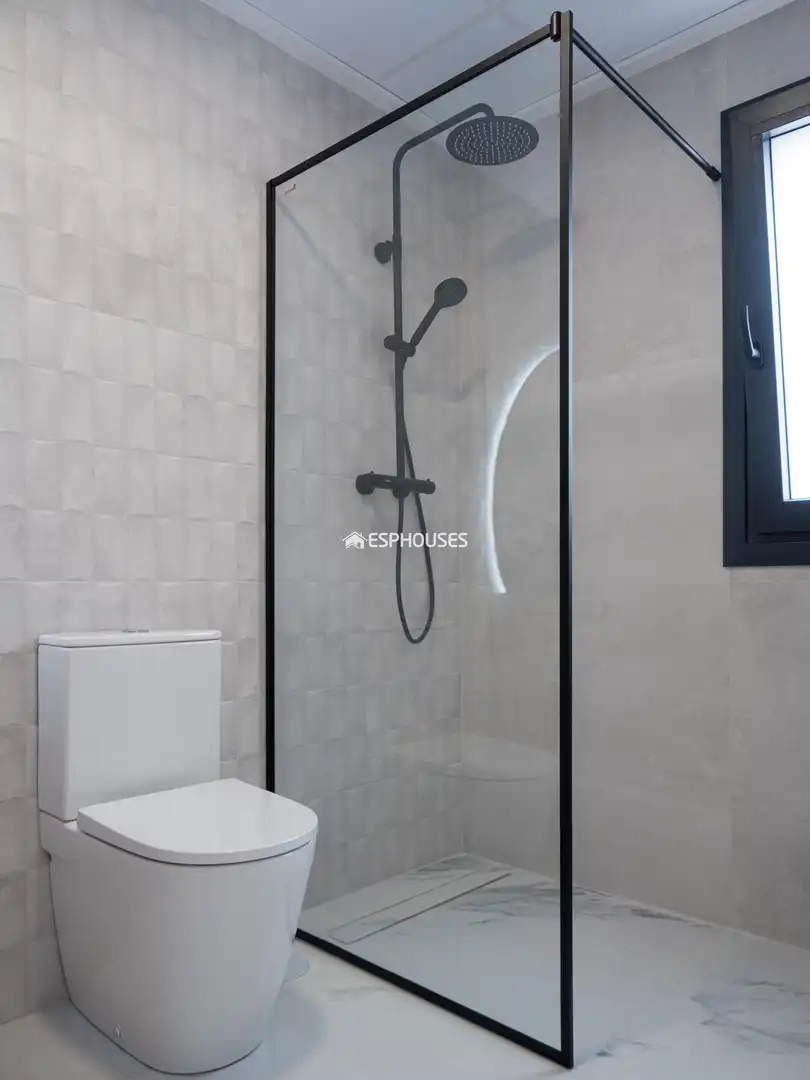 Baño de Casa adosada en venta en San Pedro del Pinatar con Aire acondicionado, Terraza y Piscina
