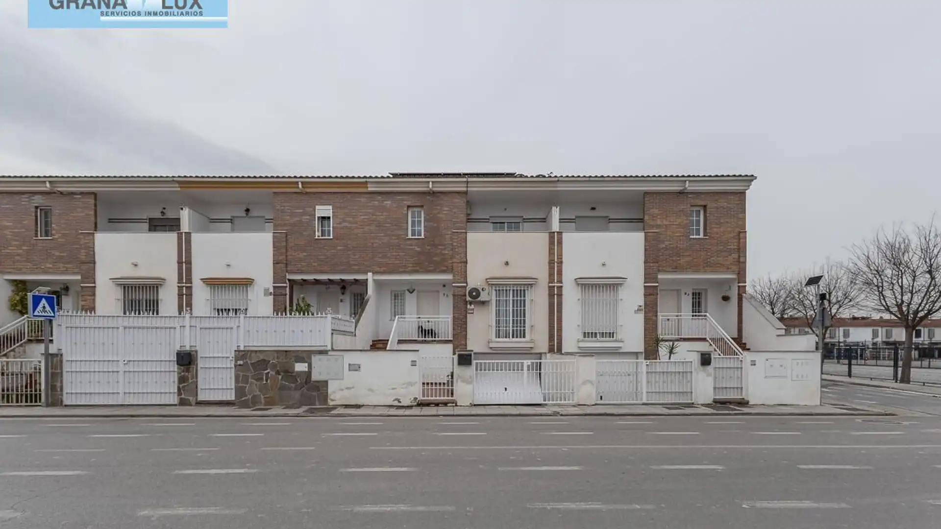 Vista exterior de Casa adosada en venda en Vegas del Genil amb Aire condicionat, Terrassa i Traster