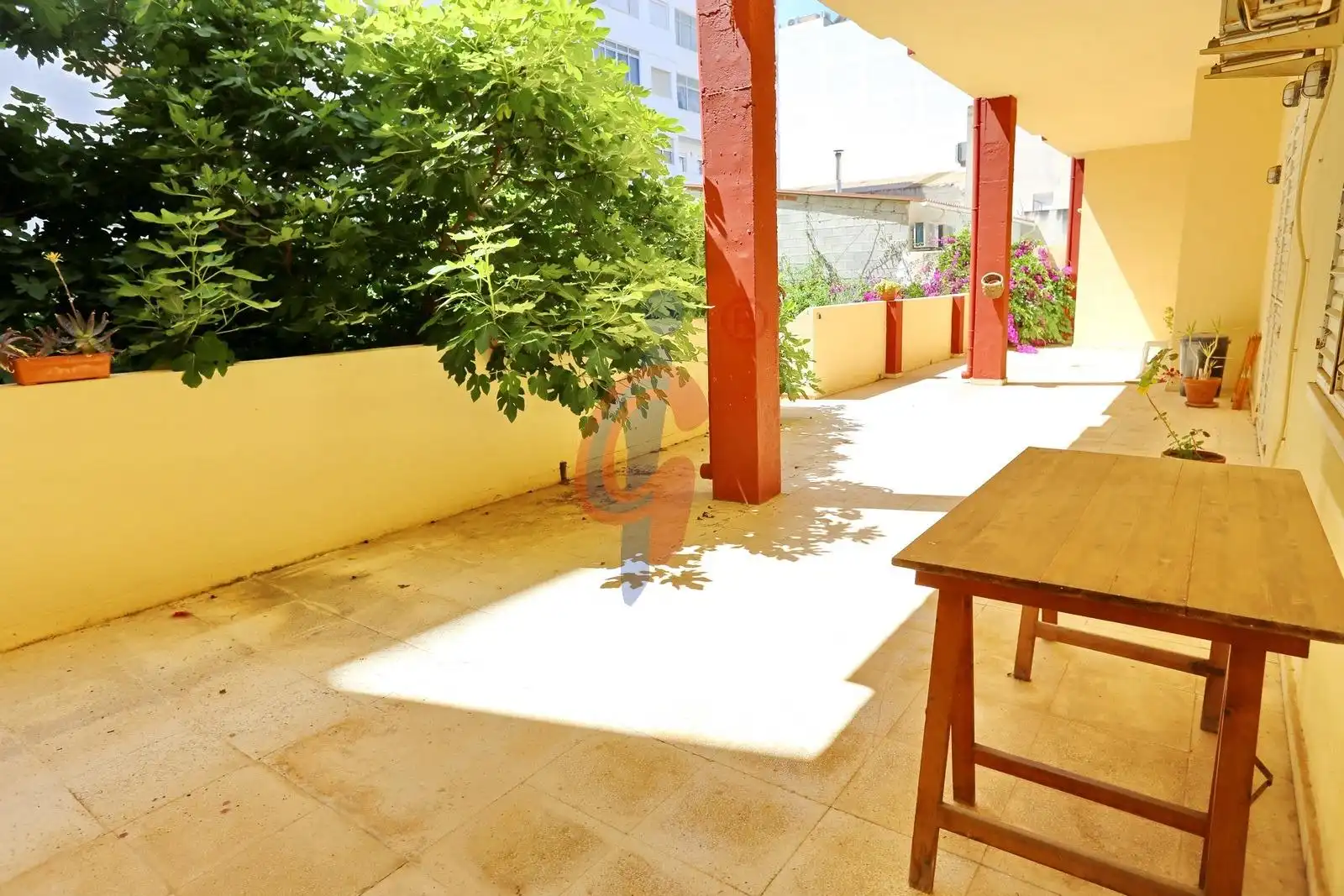 Local comercial en venta en Calle Arenas 32