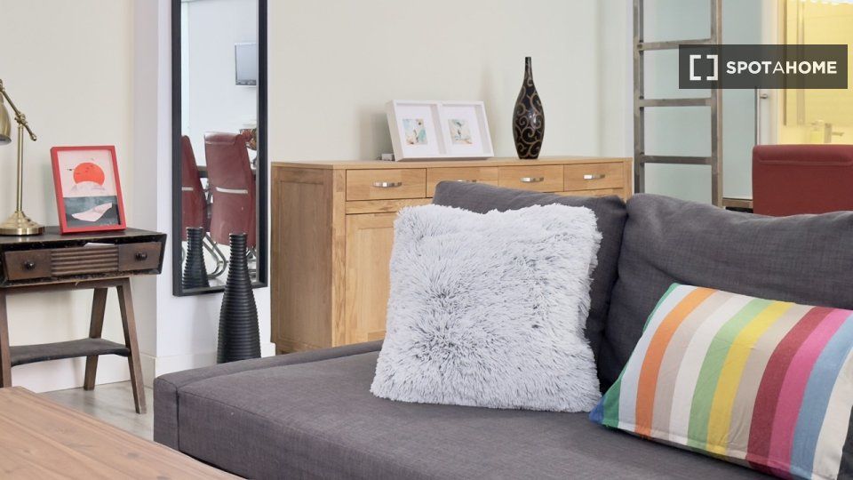 Habitación de Piso de alquiler en  Madrid Capital con Aire acondicionado, Calefacción y Amueblado