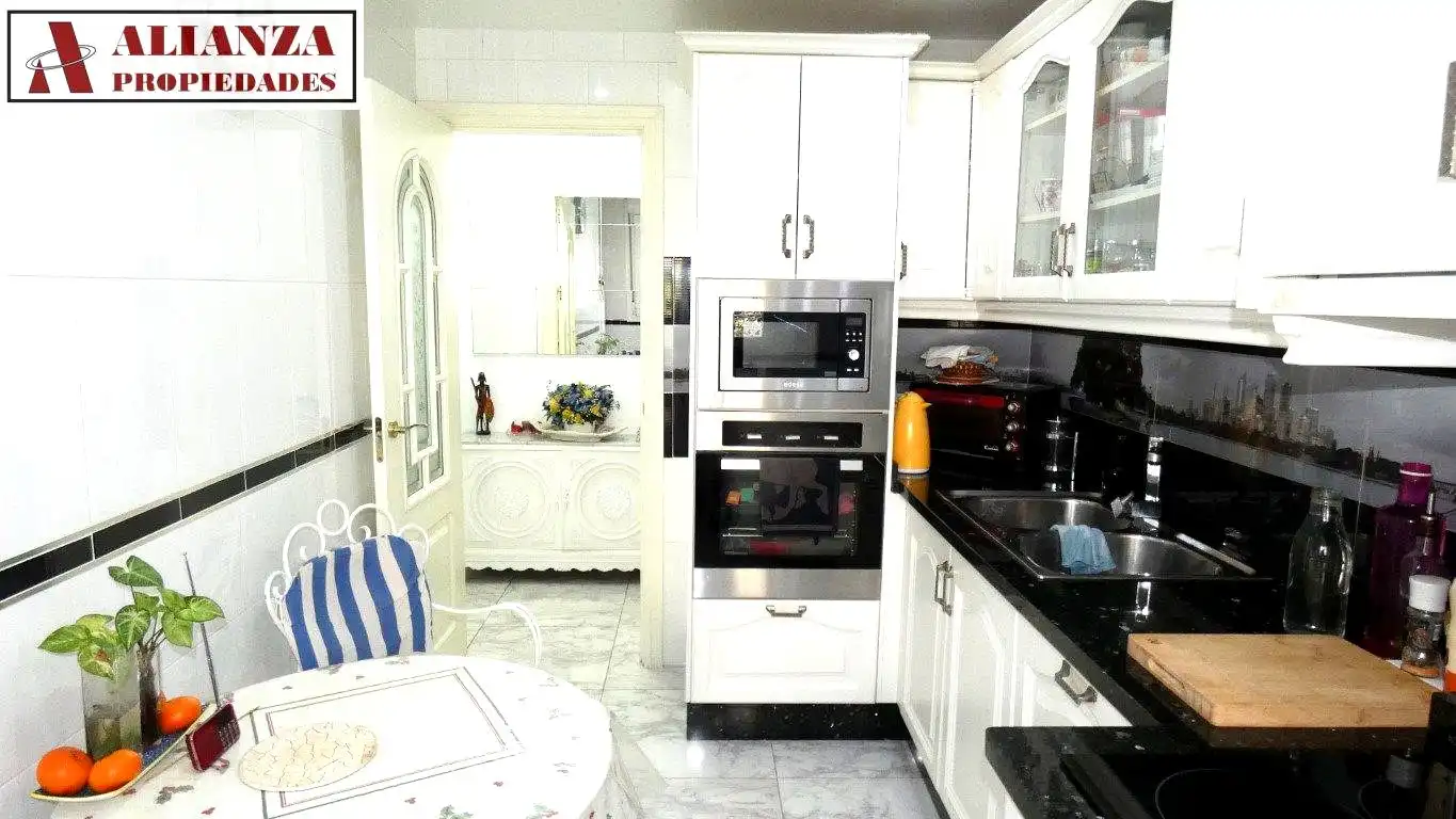 Kitchen of Flat for sale in Málaga  with Air Conditioner, Terrace and Furnished