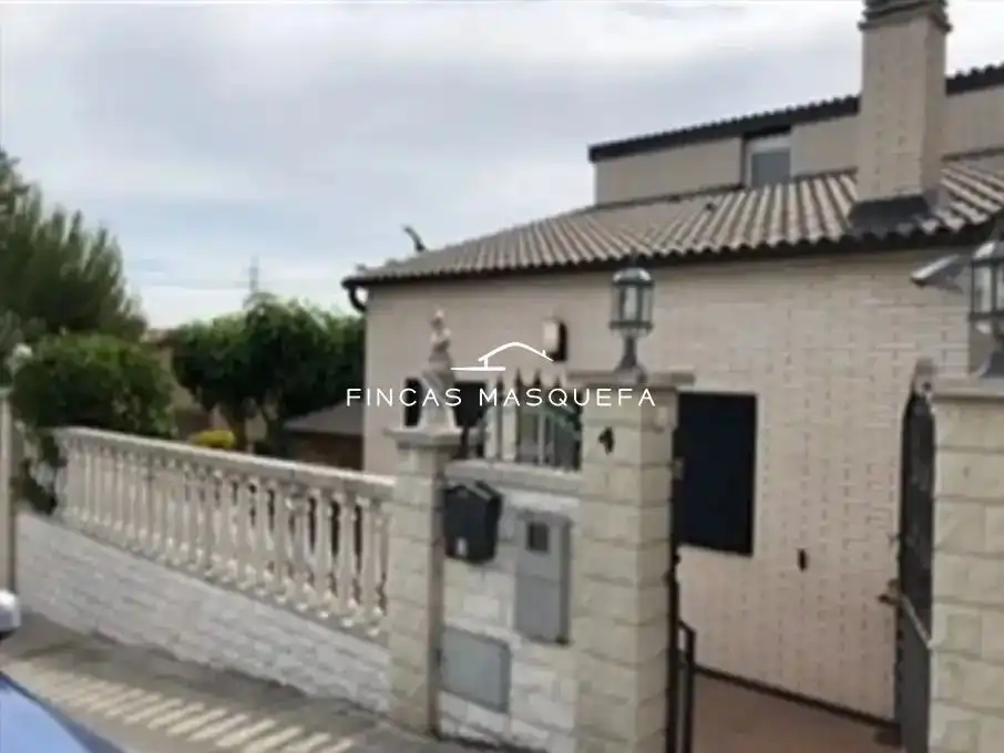 Casa con jardín en venta en Carrer Piera 0