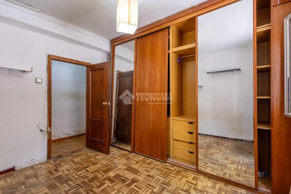 Habitación de Piso en venta en Madrid con Calefacción y Trastero