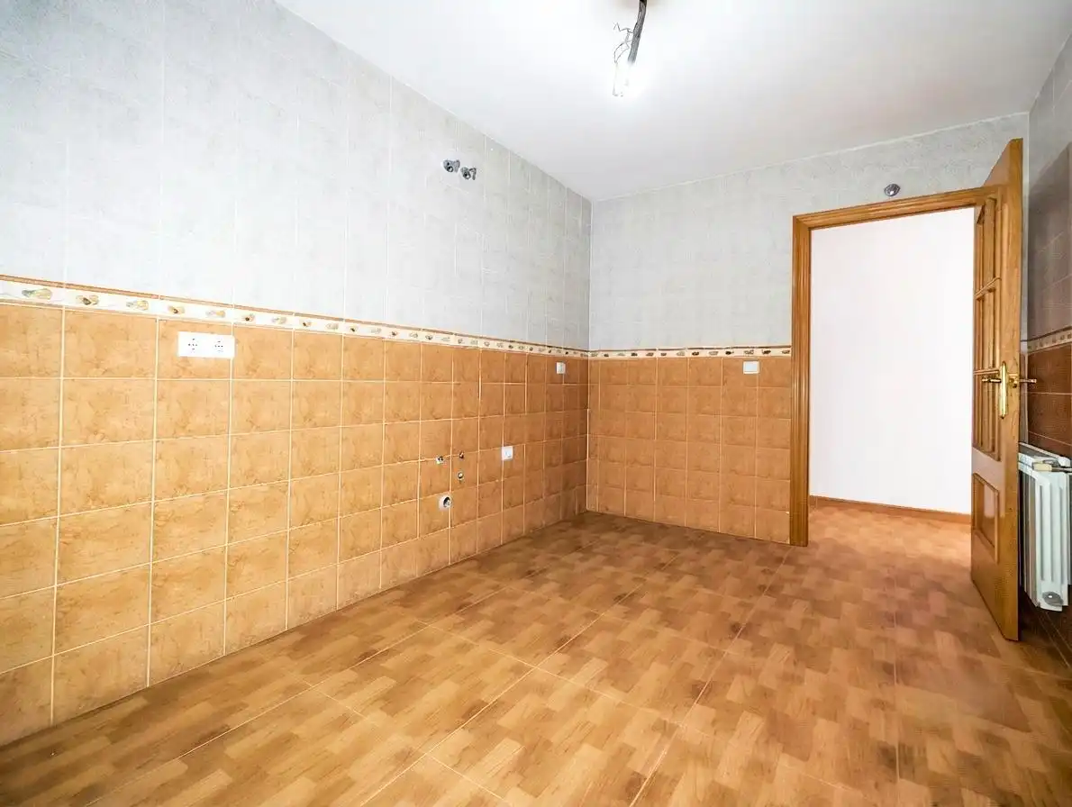 Cuina de Pis en venda en Puertollano amb Calefacció, Terrassa i Balcó