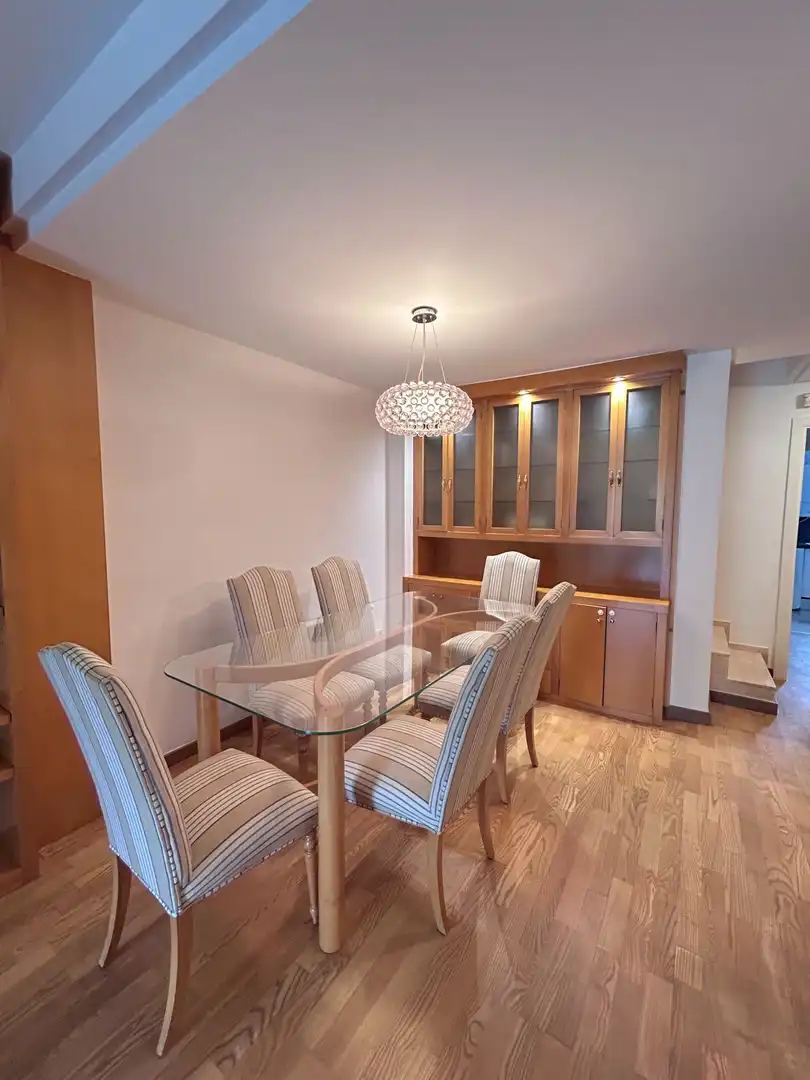 Comedor de Dúplex de alquiler en Sitges con Aire acondicionado, Terraza y Amueblado