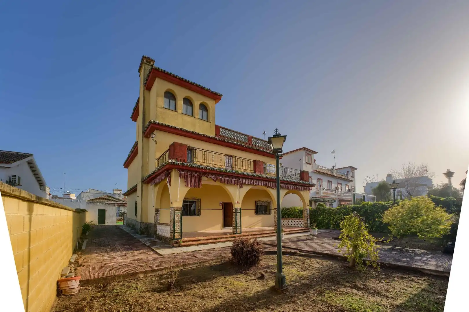 Exterior view of Houses for sale in Sanlúcar la Mayor  with Air Conditioner, Private garden and Terrace