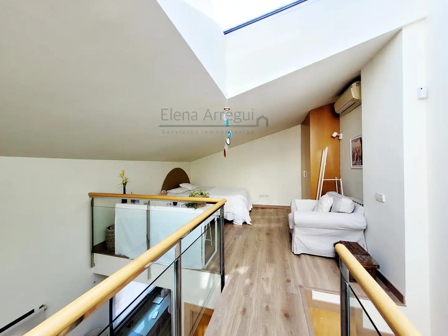 Sala d'estar de Casa o xalet en venda en Sant Cugat del Vallès amb Aire condicionat, Calefacció i Parquet